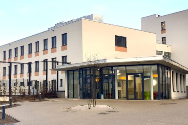 Foto des Gebäudes der Klinik für Kinder- und Jugendpsychiatrie Marburg