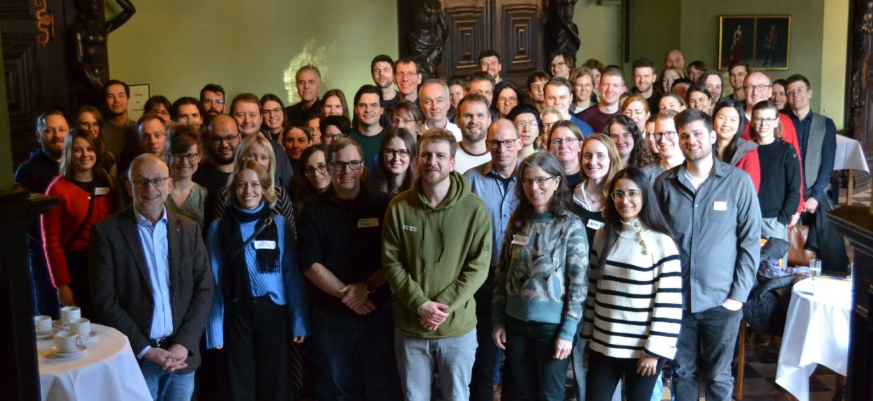 Einige Mitglieder von DYNAMIC im verschneiten Schlosspark