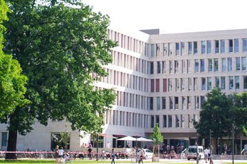 Foto des Gebäudes vom Fachbereich Psychologie der Goethe-Universität Frankfurt