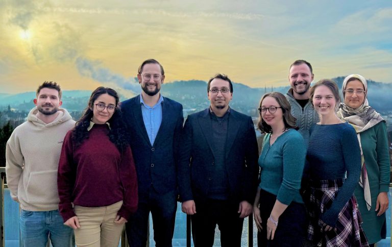 Bild: Shakiba Bakhshian, Bita Shariatpanahi Gruppenfoto der Mitglieder von MindShift