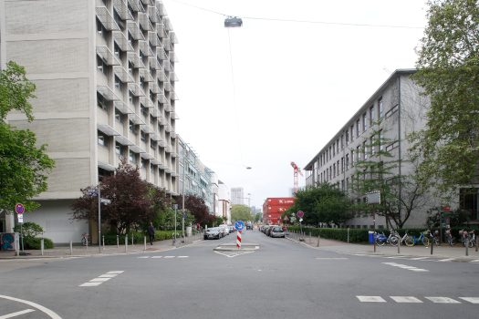 Foto des Gebäudes des Instituts für Informatik der Goethe-Universität Frankfurt